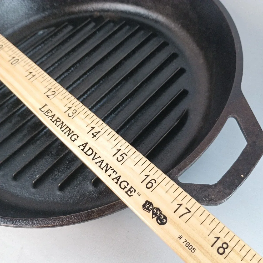 Vintage Lodge Cast Iron Skillet Griddle Broiler Fryer Pan Dual Spout 11